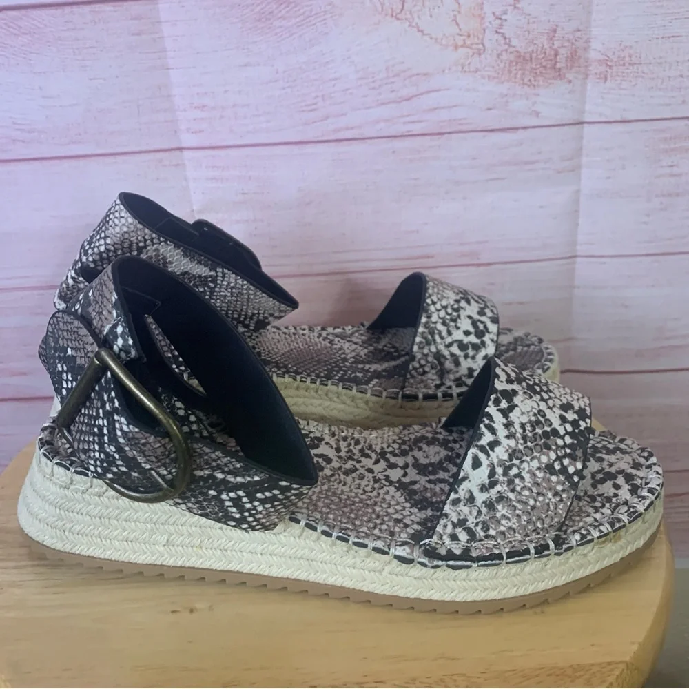 Qupid Snakeskin Espadrille Flatform Sandal‎ Size 9